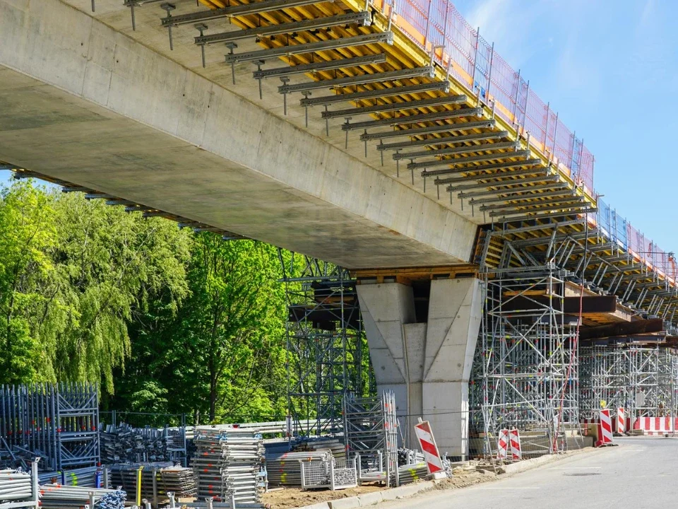 7. Penggunaan Besi Beton dalam Pembangunan Jembatan dan Infrastruktur Besar